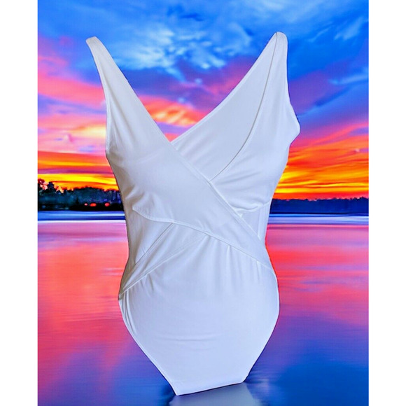Lita by Ciara Womans NEW Bodysuit White Cut Out Tank Top Sz M 6 MSRP $148 - Picture 1 of 14